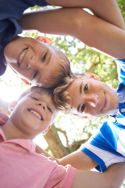Friends Children Huddle Nature Portrait Brothers Care Childhood Smiling Siblings — Stock Photo, Image