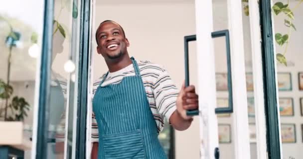 Sahibi Adam Hoş Geldin Için Açık Kapı Müşteri Servisi Yeni — Stok video