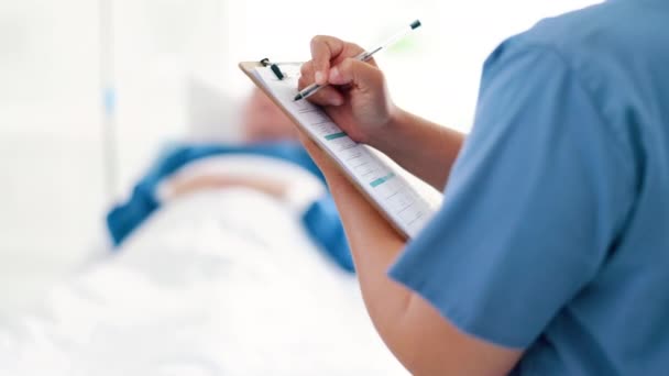 Cuidados Saúde Prancheta Mãos Médico Escrevendo Consulta Para Cirurgia Cronograma — Vídeo de Stock