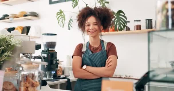 Mujer Dueño Cafetería Negocios Brazos Cruzados Mostrador Para Bienvenida Servicio — Vídeo de stock
