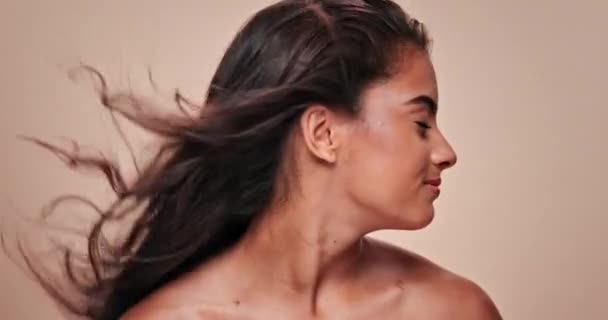 Güzellik Saç Estetik Stüdyodaki Kadın Şampuan Keratin Tedavisi Için Bej — Stok video