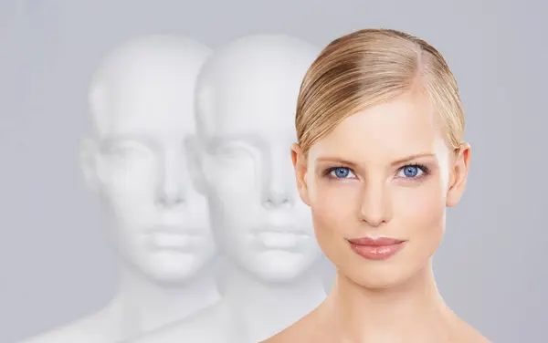 Frau Schaufensterpuppen Und Gesicht Für Identität Schönheit Und Individualität Auf — Stockfoto
