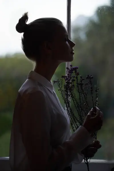 Female Person Flowers Window Home Dark Room Alone Aesthetic Contemplation — Stock Photo, Image