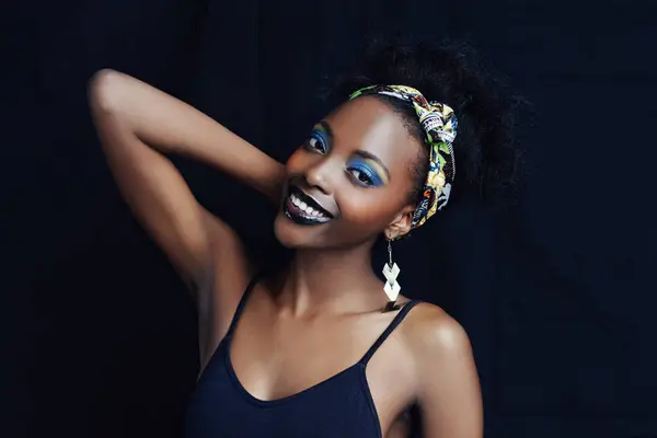 African Female Person Fashion Studio Makeup Lipstick Smile Eye Shadow — Stock Photo, Image