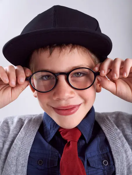 Γυαλιά Χαμόγελο Και Προσωπογραφία Του Παιδιού Στο Στούντιο Για Την — Φωτογραφία Αρχείου
