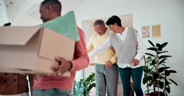 Rodina Krabice Stěhování Hypotéce Seniorům Investicemi Bytem Majetek Lidé Spokojeni — Stock video