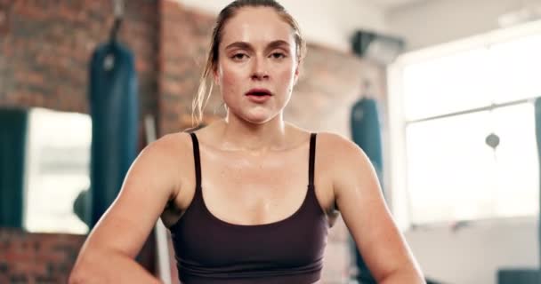 Gym Fitness Gezicht Van Vrouw Training Oefening Trainingspauze Voor Uitdaging — Stockvideo