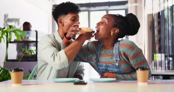 Donut Amour Couple Dans Café Avec Plaisir Coller Partager Doux — Video