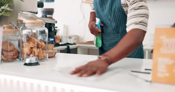 Barista Χέρια Τραπέζι Καθαρισμού Cafe Για Σκόνη Βακτήρια Και Βρωμιά — Αρχείο Βίντεο