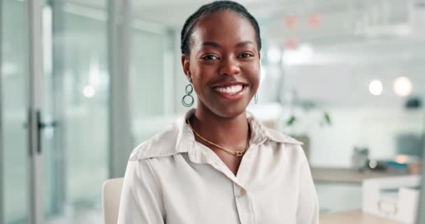 Бізнес Обличчя Або Щаслива Чорна Жінка Комп Ютером Офісі Crm — стокове відео