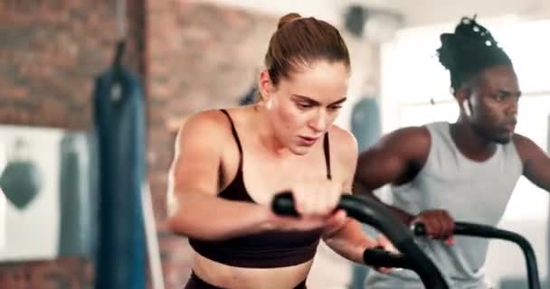 Ćwiczenia Cardio Kobieta Maszynie Siłowni Intensywnego Treningu Treningu Fitness Dla — Wideo stockowe