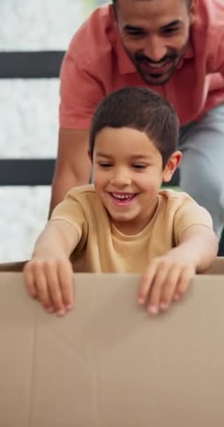 Box Umzug Und Papa Spielen Mit Kind Neuen Zuhause Für — Stockvideo