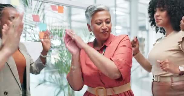 Pessoas Negócios Criativas Dança Trabalho Equipe Com Celebração Vencedor Promoção — Vídeo de Stock