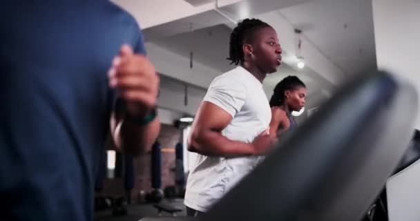 Gruppe Workout Und Laufen Auf Dem Laufband Fitnessstudio Für Fitness — Stockvideo