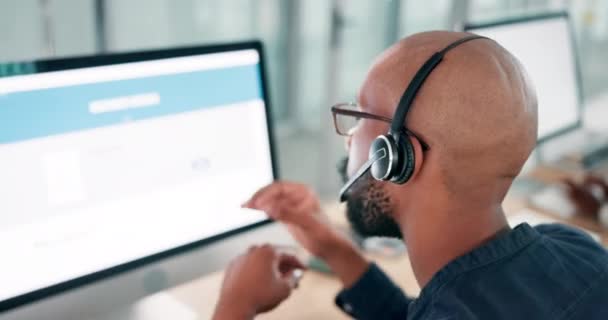 Çağrı Merkezi Adamı Telsizle Müşteri Hizmetleri Kulaklığı Masaüstü Mikrofon Crm — Stok video