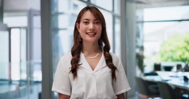 Twarz Uśmiech Kreatywność Azjatycką Projektantką Biurze Początek Kariery Agencji Startupowej — Wideo stockowe