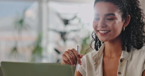Mulher Videochamada Laptop Com Conversa Para Comunicação Aprendizagem Online Treinamento — Vídeo de Stock