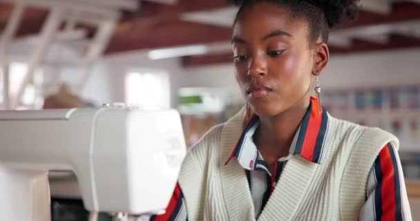 Femme Tissu Machine Coudre Production Mode Dans Prise Travail Petite — Video