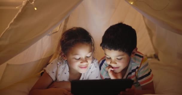 Kids Tablet Online Tent Night Laughing Search Social Media Meme — Stock Video