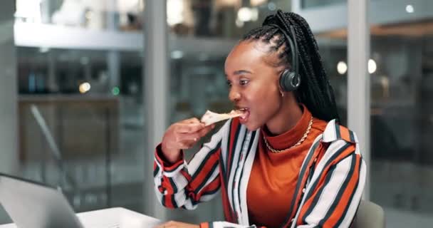Kobieta Biuro Noc Laptopem Lub Jedzeniem Jako Termin Lub Planowanie — Wideo stockowe