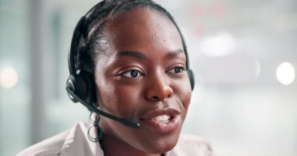Бізнес Телемаркетинг Обслуговування Клієнтів Чорною Жінкою Професіоналом Або Язком Робочому — стокове відео