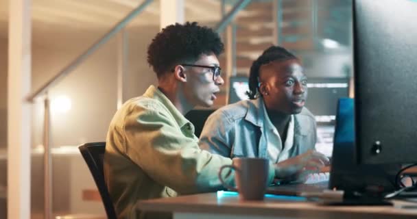 Success Teamwork Software Development Office Connection Collaboration Coding Laptop Men — Stock Video