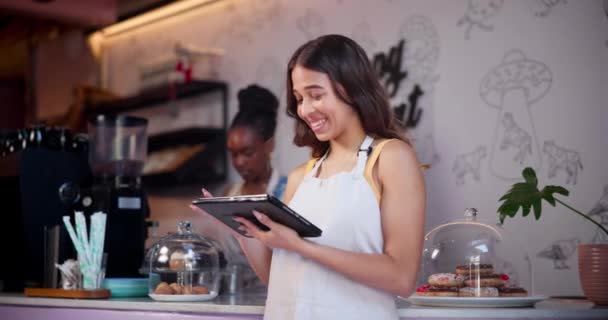 Tablet Mulher Serviço Café Para Encomenda Line Inicialização Pequenas Empresas — Vídeo de Stock