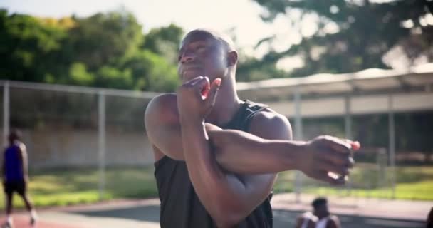 Fitness Basketbal Atleet Stretching Armen Voor Training Spel Wedstrijd Het — Stockvideo