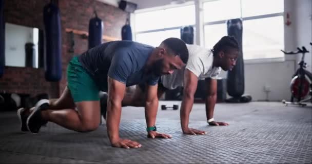 Antrenament Pentru Bărbați Fitness Alpiniști Sala Gimnastică Pentru Antrenament Cardio — Videoclip de stoc