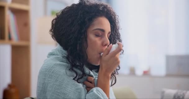 Femme Pompe Asthme Maison Avec Des Soins Personnels Malade Personne — Video