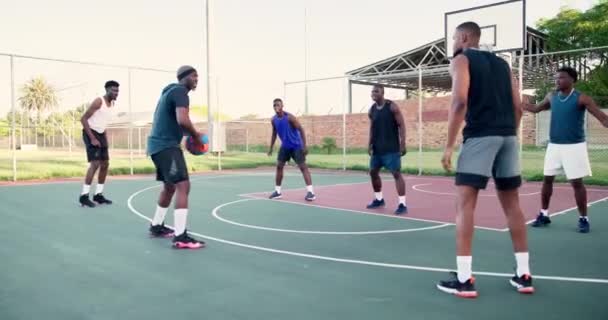 Basketball Court Goal Men Friends Outdoor Training Exercise Fitness Group — Stock Video