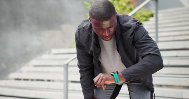 Fitness Suor Homem Negro Respiram Para Correr Treinamento Cidade Para — Vídeo de Stock