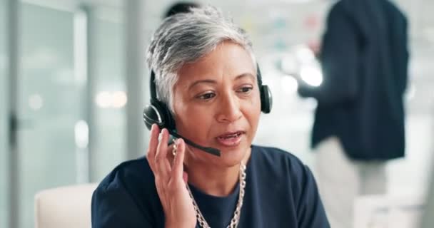 Bisnis Crm Dan Call Center Dengan Wanita Senior Komunikasi Dan — Stok Video