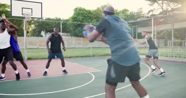 Orang Kulit Hitam Skor Atau Lapangan Basket Untuk Permainan Atau — Stok Video
