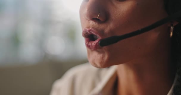 Boca Conversación Micrófono Llamada Telefónica Centro Llamadas Mujer Con Primer — Vídeos de Stock