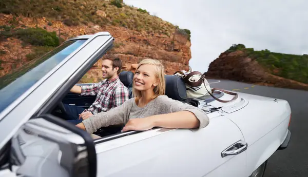 Happy Couple Car Driving Road Trip Travel Holiday Weekend Outdoor — Stock Photo, Image