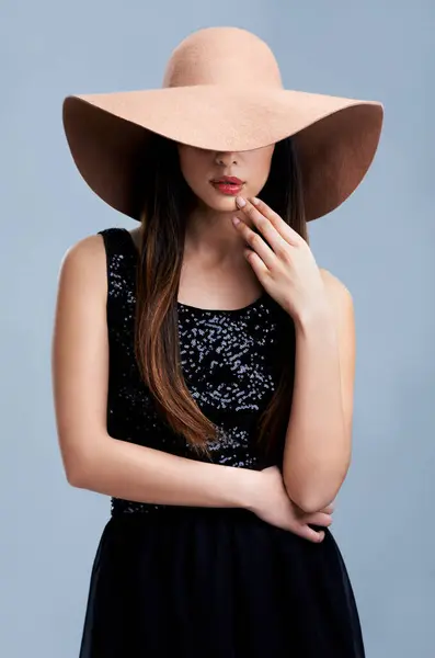 Moda Lujo Mujer Sombrero Con Glamour Vintage Confianza Maquillaje Estudio —  Fotos de Stock