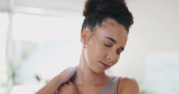 Donna Dolori Muscolari Cervicali Con Stretching Casa Benessere Disagio Lesioni — Video Stock