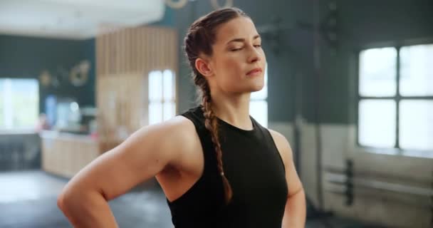 Glad Fitness Och Ansikte Kvinna Gym Med Positiv Stolt Och — Stockvideo
