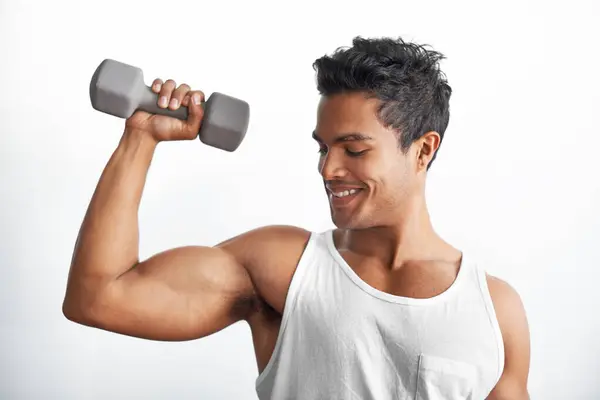 Ginásio Fitness Homem Feliz Com Haltere Estúdio Para Levantamento Peso — Fotografia de Stock
