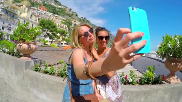 Women Selfie Together Italy Outdoor Architecture Buildings Smile Happiness Tourists — Stock Video
