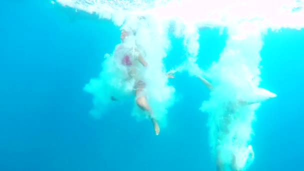 Kvinnor Vänner Och Dykning Havet Semester Eller Semester Simning Och — Stockvideo