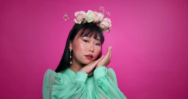 Bloemenkroon Schoonheid Gezicht Van Aziatische Vrouw Studio Voor Wellness Biologische — Stockvideo