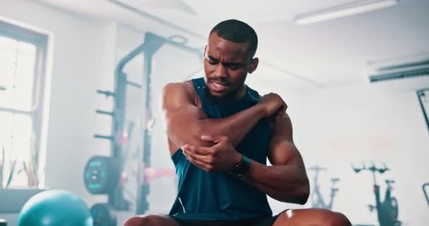 Siłownia Ból Łokcia Czarny Człowiek Fitness Anatomia Trening Problemami Stawów — Wideo stockowe