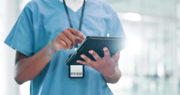 Cuidado Salud Manos Persona Hospital Con Tableta Para Telesalud Investigación — Vídeos de Stock