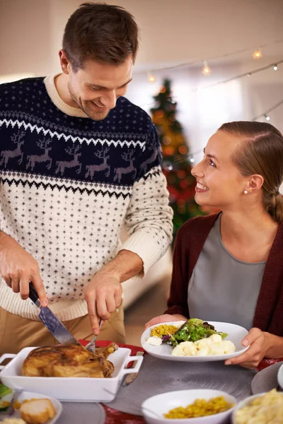 Jul Lyckligt Par Och Äta Middag Hemma Eller Umgås Festen — Stockfoto