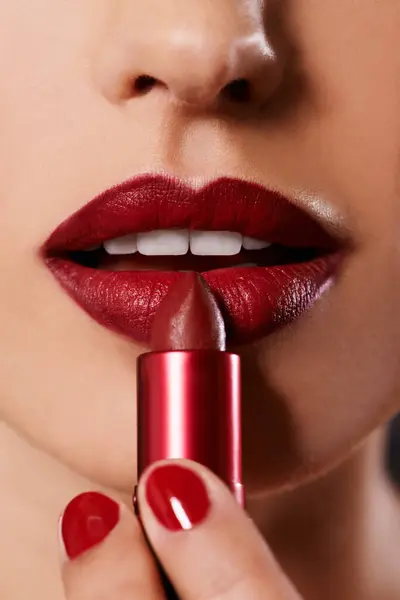 Closeup Woman Red Lipstick Nails Makeup Beauty Application Cosmetics Shine — Stock Photo, Image