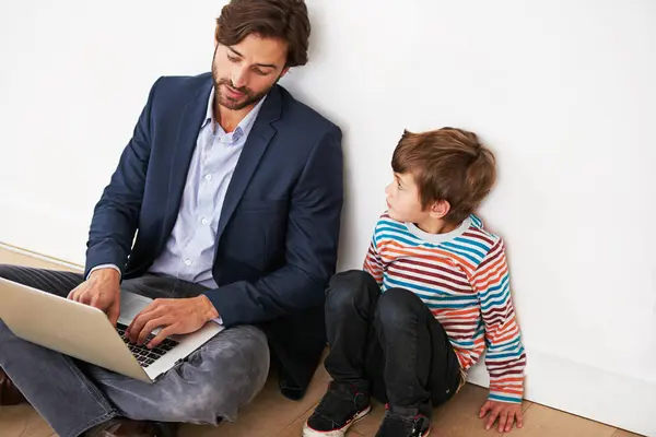 Father Son Relax Floor Laptop Remote Work Video Streaming Online — Stock Photo, Image
