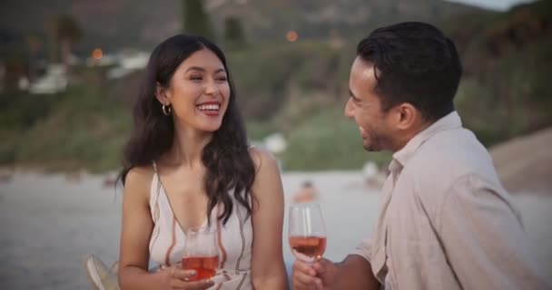 Happy Couple Beach Laughing Wine Glass Love Travel Romantic Date — Stock Video