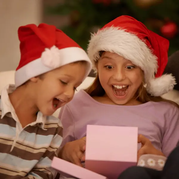 Wow Children Surprise Christmas Gift Tradition Celebration Festive Joy Home — Stock Photo, Image